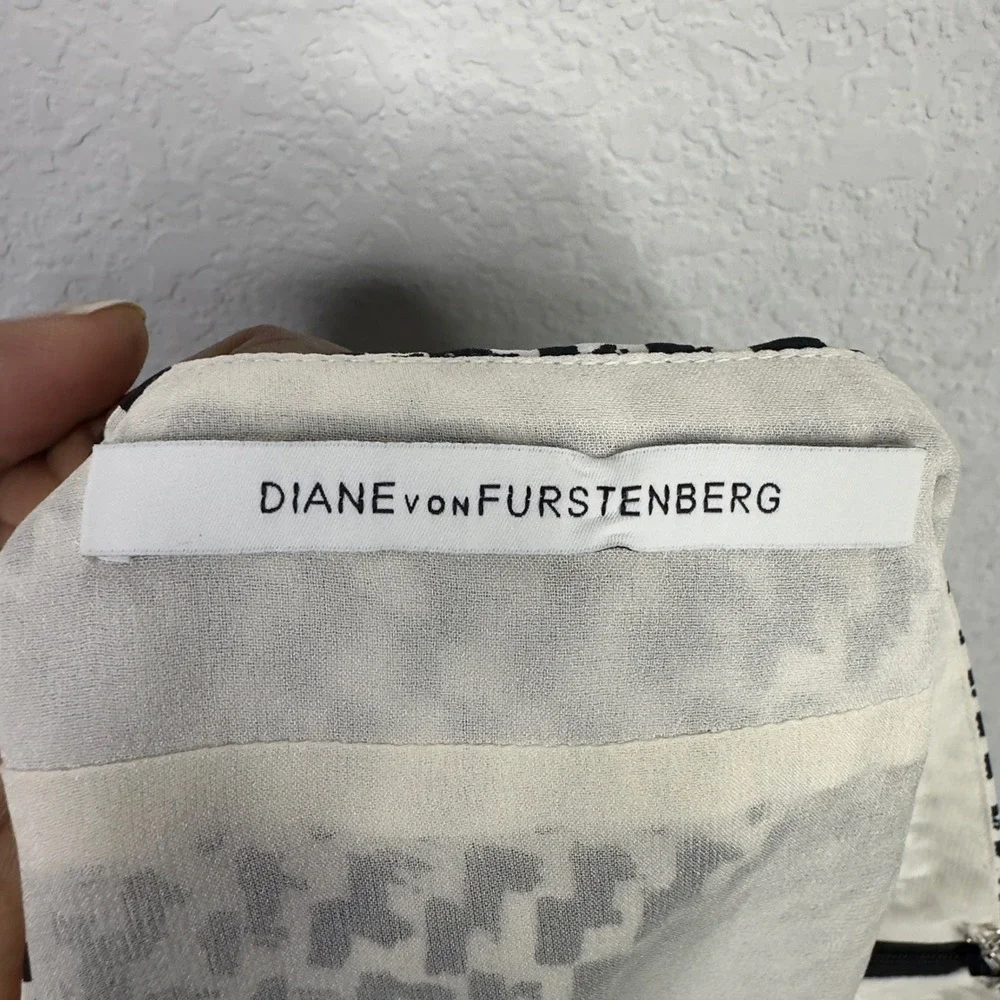 Diane von Furstenberg Skirt Womens M Black White Silk‎ Abstract Flounce Luxury